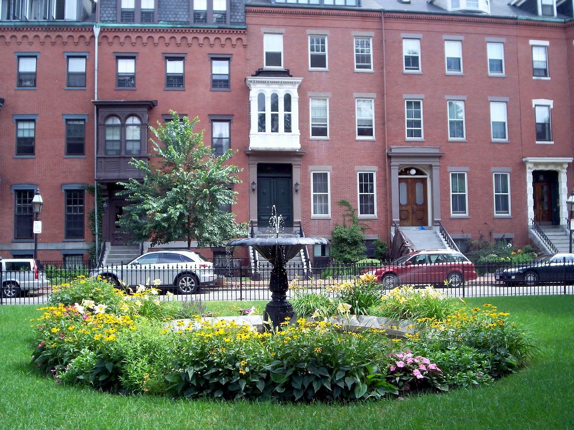 fountain at the center of union park in the South End, Boston