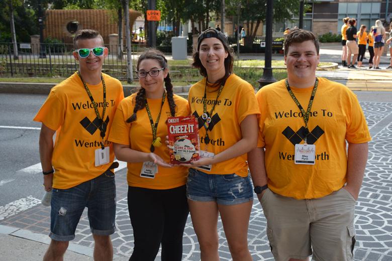 Student Volunteers Welcoming New Students