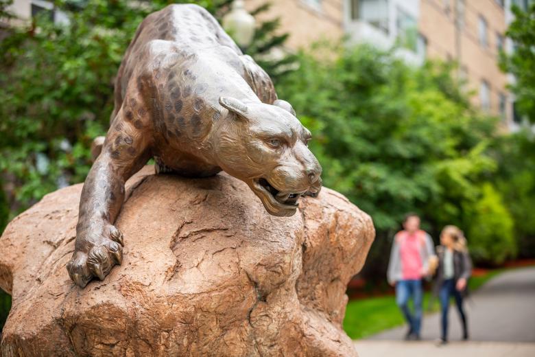 statue of a leopard